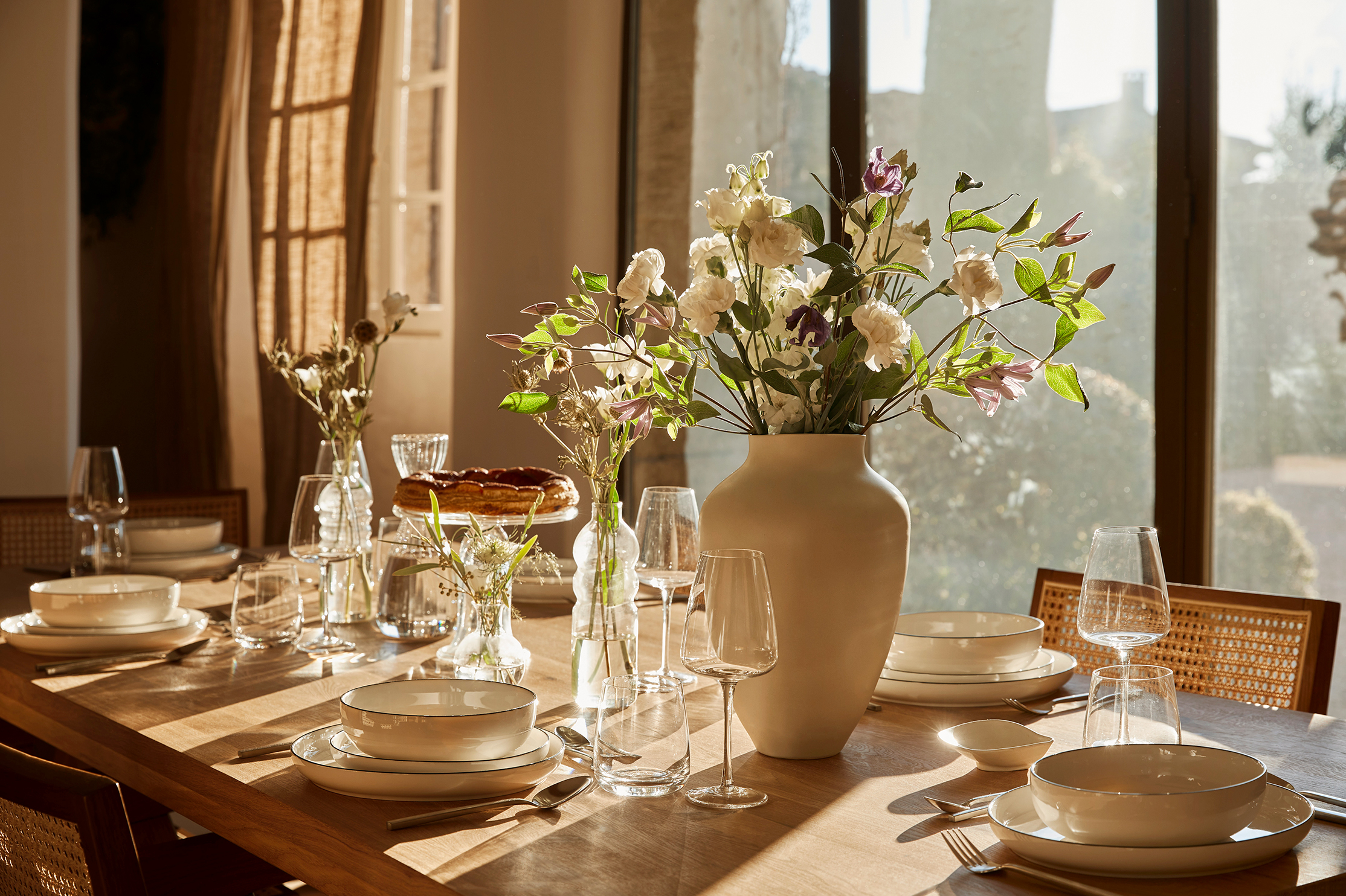 Strahlend schön gedeckt