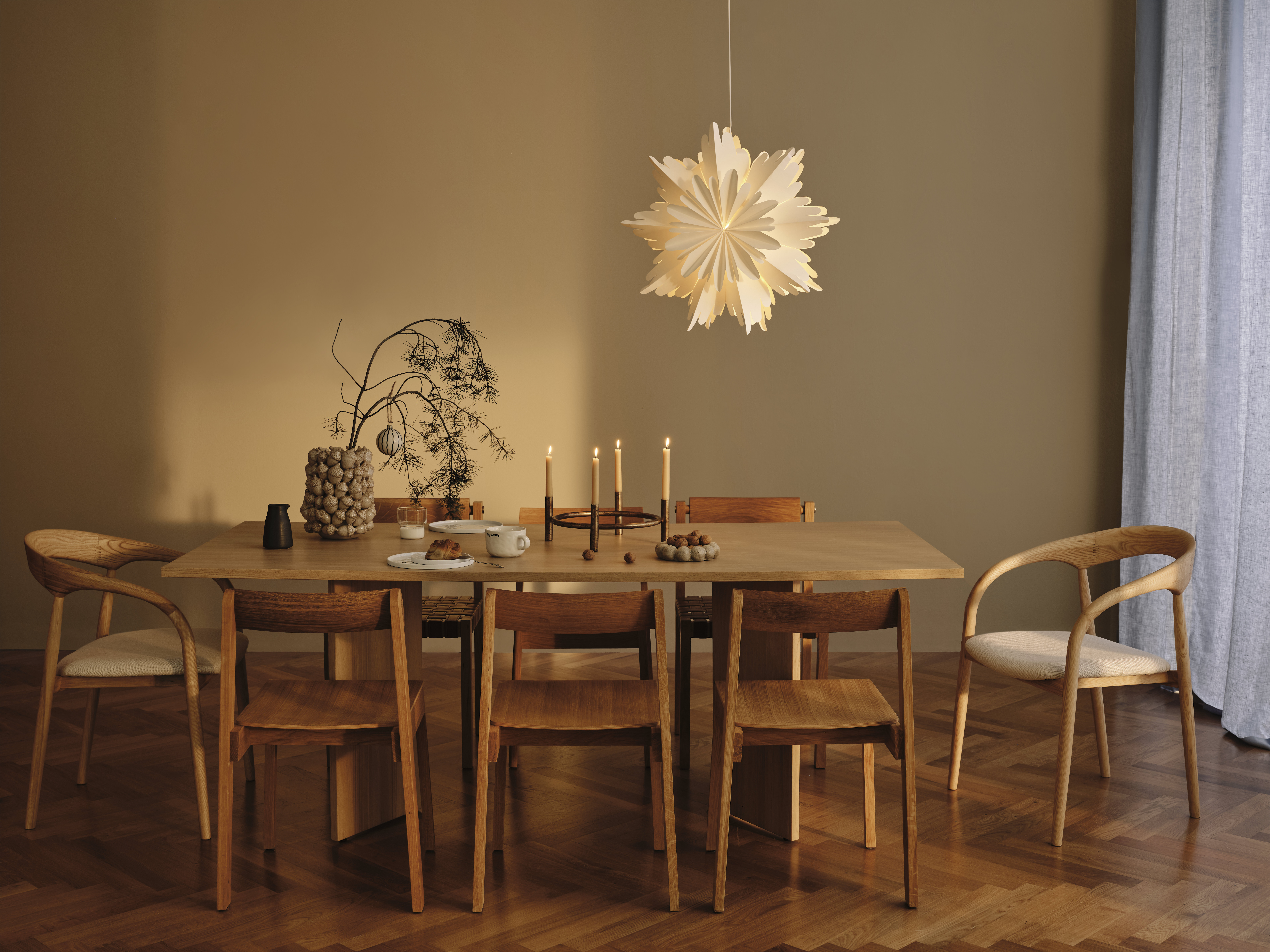 Minimal Chic na świątecznym stole