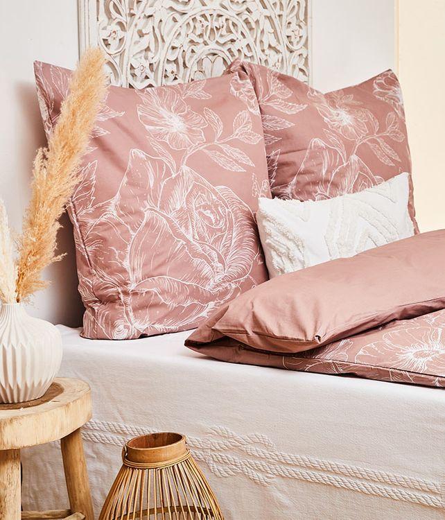 Bed Styling: Roze